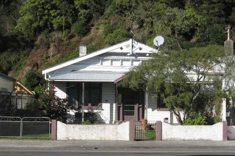Photo of property in 127 Muritai Road, Eastbourne, Lower Hutt, 5013