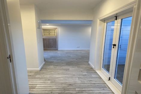 Photo of property in 80 Lake Road, Narrow Neck, Auckland, 0624