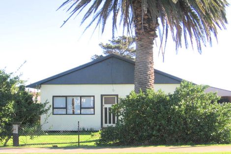 Photo of property in 9 Linklater Avenue, Foxton Beach, Foxton, 4815