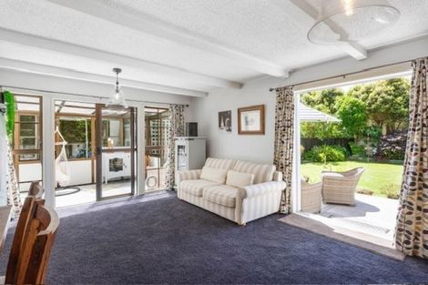 Photo of property in 261 Te Moana Road, Waikanae, 5036