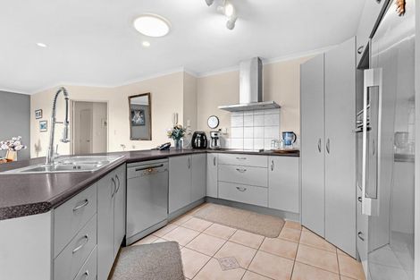 Photo of property in 4 Fairford Avenue, Henderson, Auckland, 0612