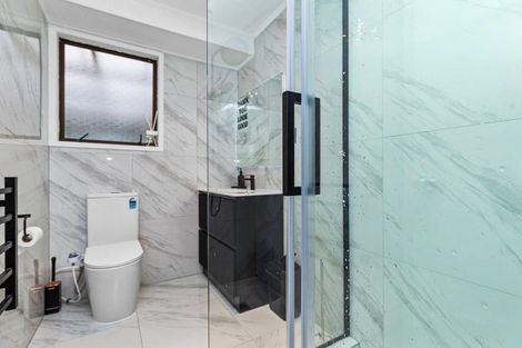 Photo of property in 8 Angeline Place, Massey, Auckland, 0614