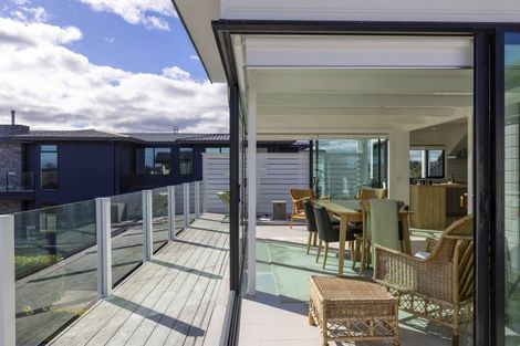 Photo of property in 20 Pukenamu Road, Rainbow Point, Taupo, 3330