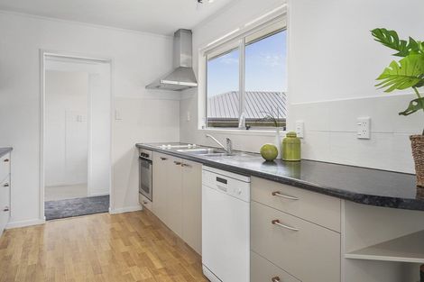 Photo of property in 18 Cottam Grove, Northcross, Auckland, 0632