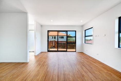 Photo of property in 74b Awaroa Road, Sunnyvale, Auckland, 0612