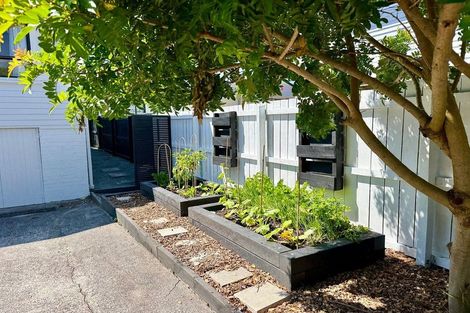 Photo of property in 32 Rosier Road, Glen Eden, Auckland, 0602