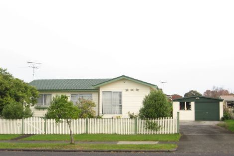Photo of property in 2 Fiesta Drive, Half Moon Bay, Auckland, 2012