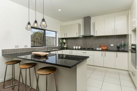 Photo of property in 48 Huntington Park Drive, Greenhithe, Auckland, 0632