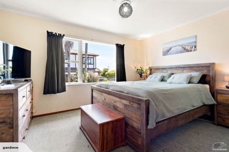 Photo of property in 90 Gloria Avenue, Te Atatu Peninsula, Auckland, 0610