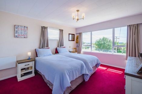 Photo of property in 93 Winara Avenue, Waikanae, 5036