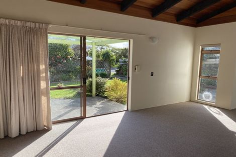 Photo of property in 15 Winara Avenue, Waikanae, 5036