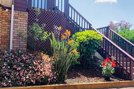 Photo of property in 92 Manhattan Heights, Glendene, Auckland, 0602