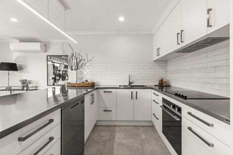 Photo of property in 50a Napier Road, Havelock North, 4130