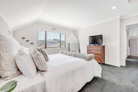 Photo of property in 14 Heidi Crescent, Flat Bush, Auckland, 2016