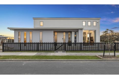 Photo of property in 33 Takurua Terrace, Orewa, 0931