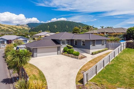 Photo of property in 6 Lambert Way, Paraparaumu, 5032