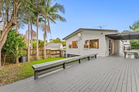 Photo of property in 2a Rata Road, Stanmore Bay, Whangaparaoa, 0932