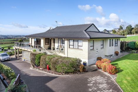 Photo of property in 6 Tremen Place, Pukekohe, 2120