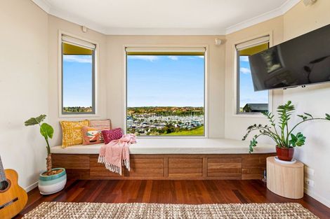 Photo of property in 64 Balboa Drive, Matakatia, Whangaparaoa, 0930