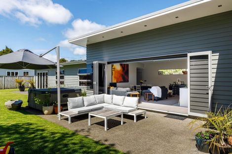 Photo of property in 4 Neve Place, Strandon, New Plymouth, 4312