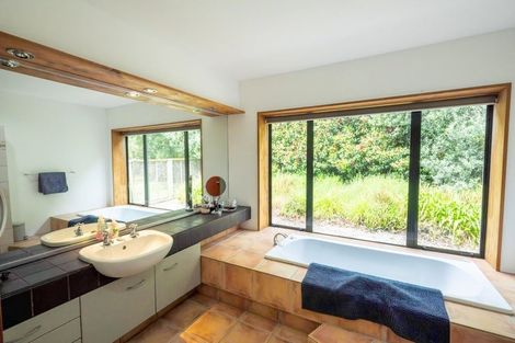 Photo of property in 915 Rangiotu Road, Rangiotu, Palmerston North, 4477