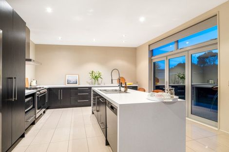 Photo of property in 73 Beach Road, North New Brighton, Christchurch, 8083