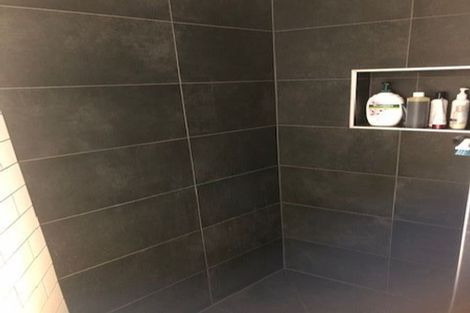 Photo of property in 16 Chapman Road, Te Atatu Peninsula, Auckland, 0610