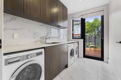 Photo of property in 37 Lake Pupuke Drive, Takapuna, Auckland, 0622