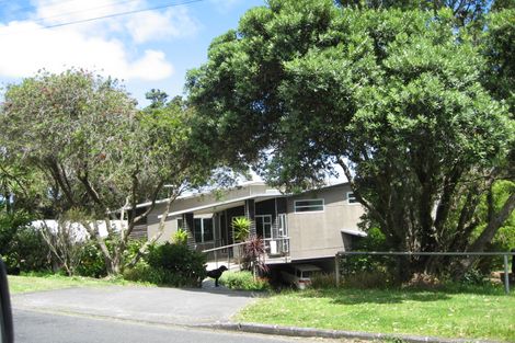 Photo of property in 9 Domain Crescent, Muriwai, Waimauku, 0881