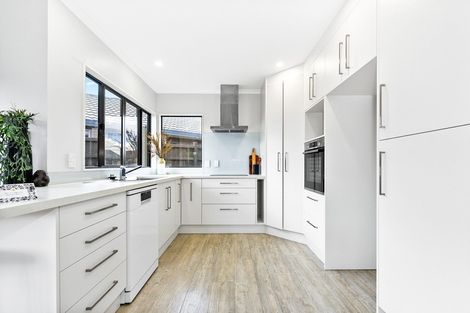 Photo of property in 13 Mangakoea Place, St Andrews, Hamilton, 3200