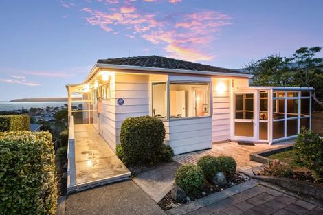 Photo of property in 6 De Castro Place, Titahi Bay, Porirua, 5022