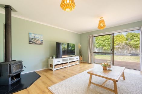 Photo of property in 7 Simpson Crescent, Raumati Beach, Paraparaumu, 5032