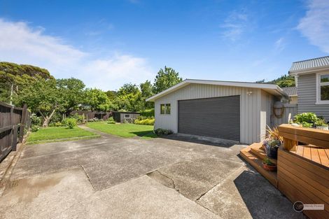 Photo of property in 11 Pinehaven Road, Pinehaven, Upper Hutt, 5019