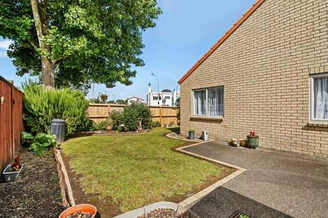 Photo of property in 1 Dunbarton Drive, Ranui, Auckland, 0612