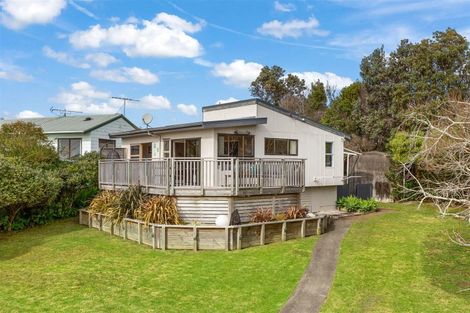 Photo of property in 1 Surf Road, Stanmore Bay, Whangaparaoa, 0932