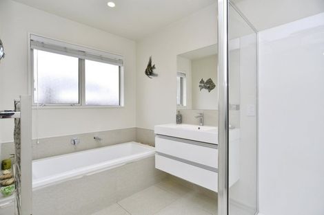 Photo of property in 32 Koura Drive, Rangiora, 7400