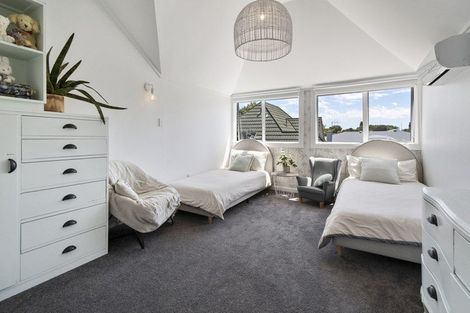 Photo of property in 17 Phoenix Avenue, Hokowhitu, Palmerston North, 4410