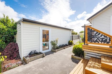 Photo of property in 32 Milton Street, Roslyn, Palmerston North, 4414