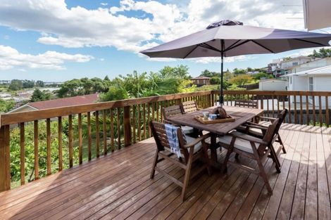 Photo of property in 16 Ellesmere Crescent, Pakuranga Heights, Auckland, 2010