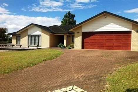 Photo of property in 17 Rosetti Rise, West Harbour, Auckland, 0618