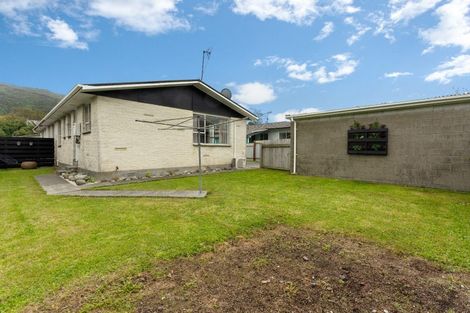 Photo of property in 256b Wellington Road, Wainuiomata, Lower Hutt, 5014