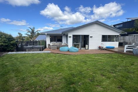 Photo of property in 94 Brian Crescent, Stanmore Bay, Whangaparaoa, 0932