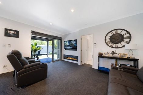 Photo of property in 154 Boord Crescent, Kumeu, 0891