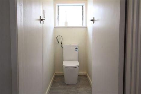 Photo of property in 519a East Coast Road, Murrays Bay, Auckland, 0630