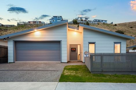 Photo of property in 13 Atherton Terrace, Churton Park, Wellington, 6037
