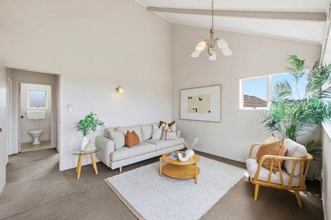 Photo of property in 1/34 Shanaway Rise, Hillcrest, Auckland, 0627