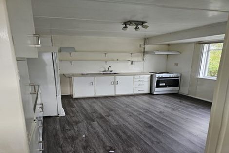 Photo of property in 7 Balmain Street, Newlands, Wellington, 6037