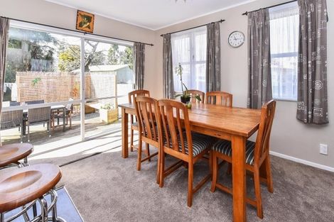 Photo of property in 4 Lyndon Place, Manurewa, Auckland, 2102