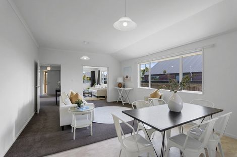 Photo of property in 74 Wilsons Road, Saint Martins, Christchurch, 8022