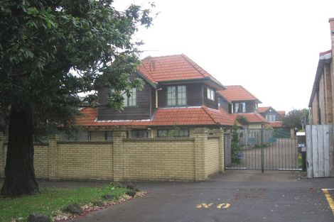 Photo of property in 2/172 Green Lane West, Greenlane, Auckland, 1051